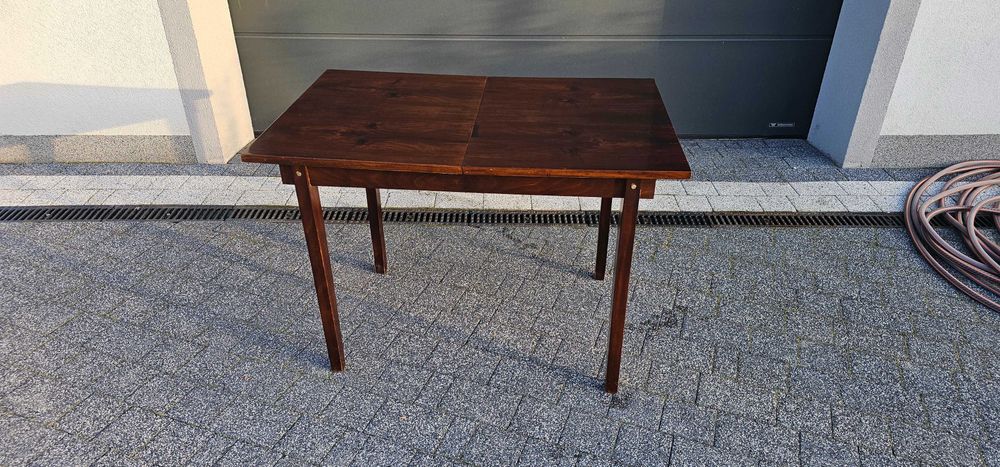 Kompaktowy stolik  z okresu PRL