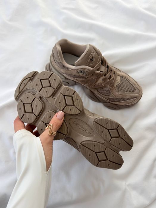 New Balance 9060 brown r39