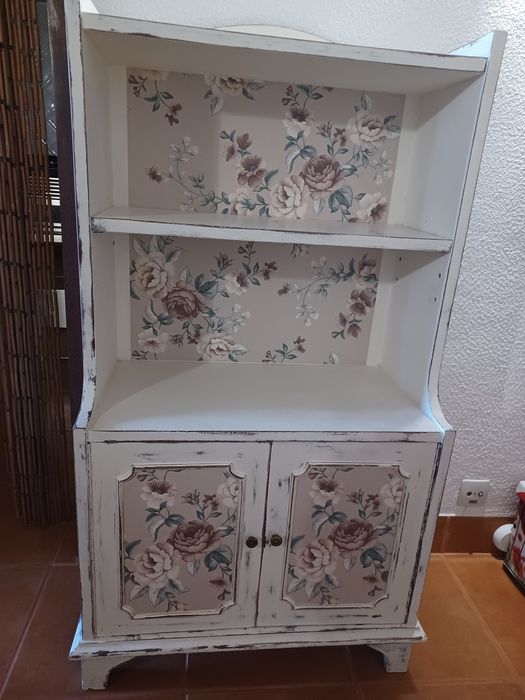 Movel em mogno pintado