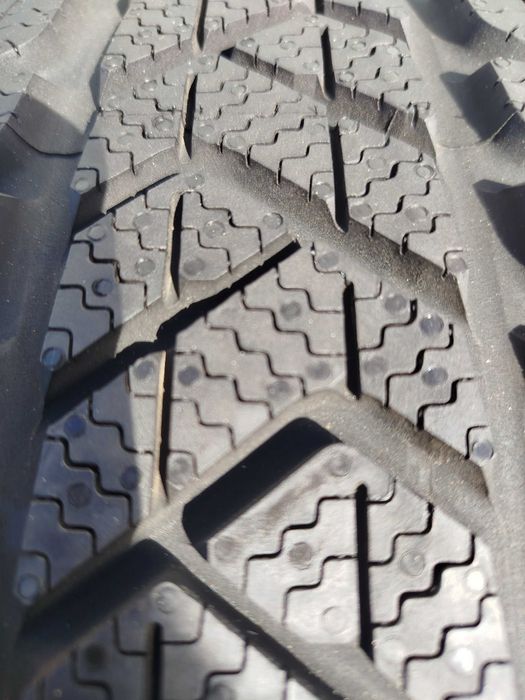 A818#Sprzedam opony NOWE Zimowe 205/55/17" Pirelli