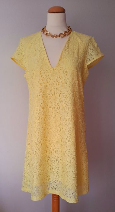 Vestido Zara em renda amarela. Tamanho M