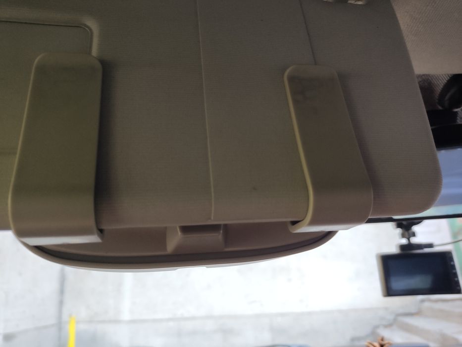 Органайзер для окулярів в авто