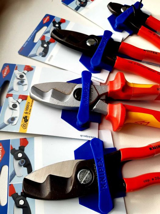 Кабельний різак Knipex.