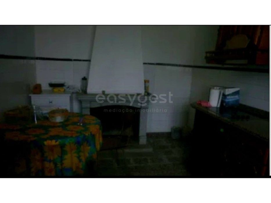 Moradia duplex espaçosa com 5 quartos e varanda - Lagoaça