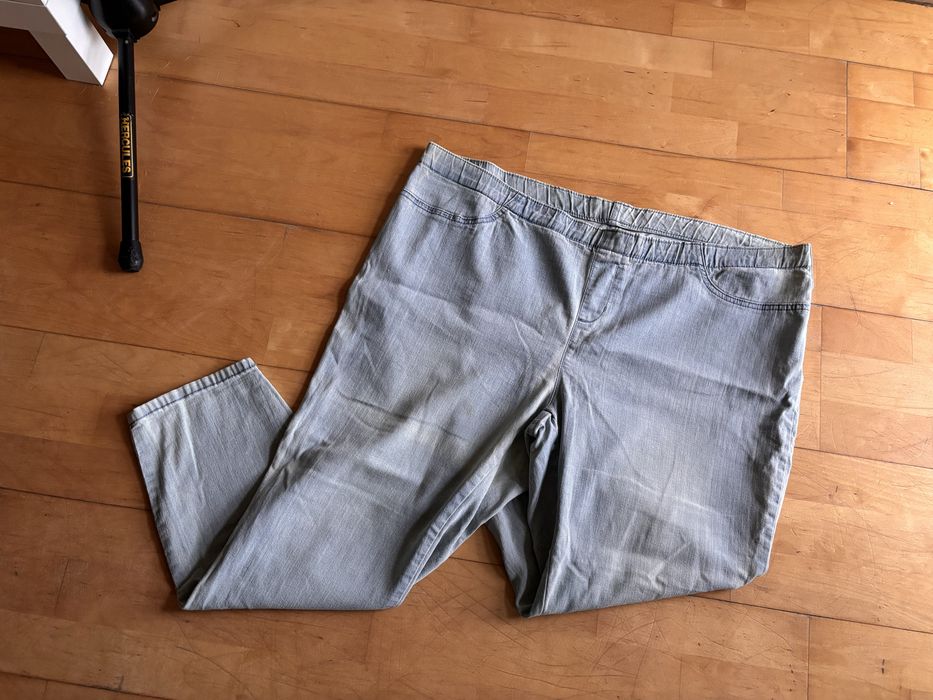 Jasne dżinsy damskie 44