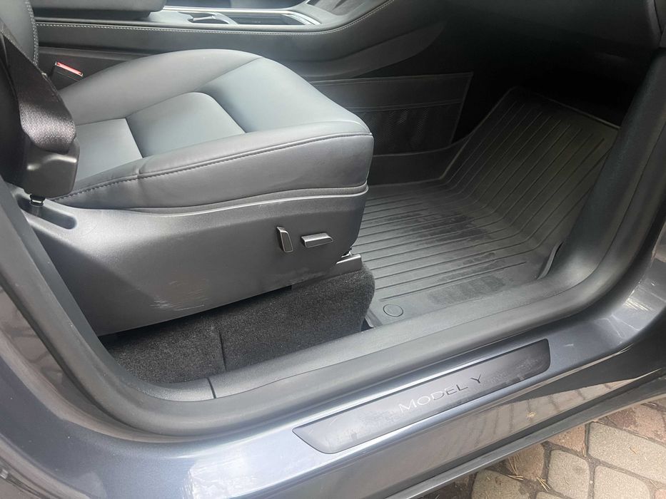 Tesla Model Y 2023р 12місяць