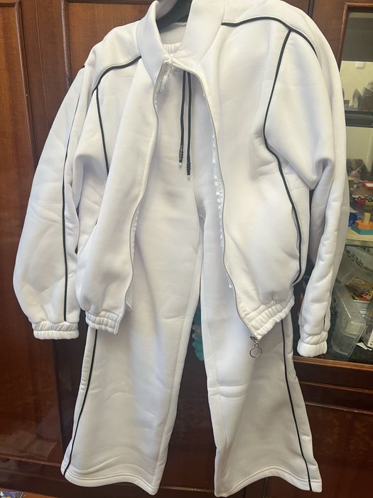 Білий костюм на флісі 46-48 розмір
