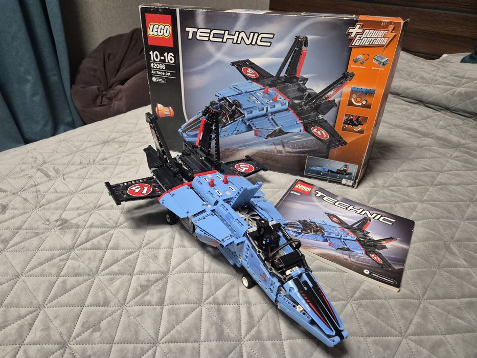 Конструктор Lego Technic 42066 реактивний літак винищувач