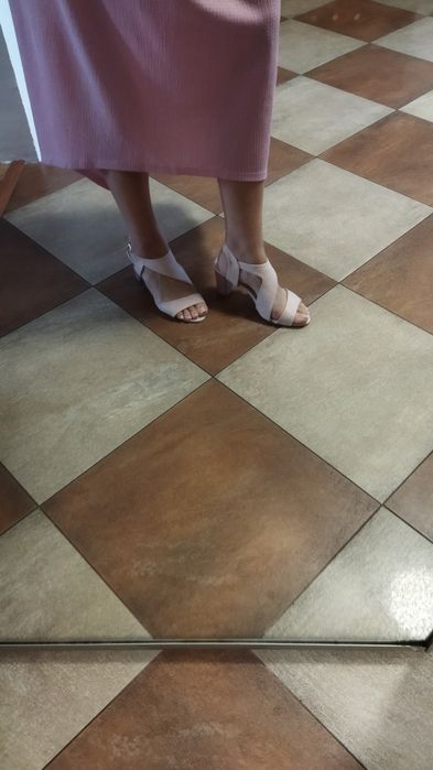 Buty na obcasie stan bardzo dobry