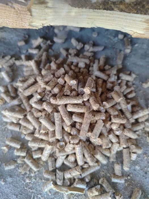 PELLET SOSNOWY A1 EN PLUS – WYSOKA JAKOŚĆ / TRANSPORT GRATIS