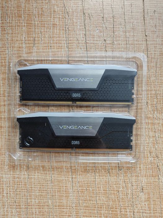Оперативна пам'ять(оперативка) 32gb (2х16) Corsair Vengeance RGB 6000 cl 36 Ddr5