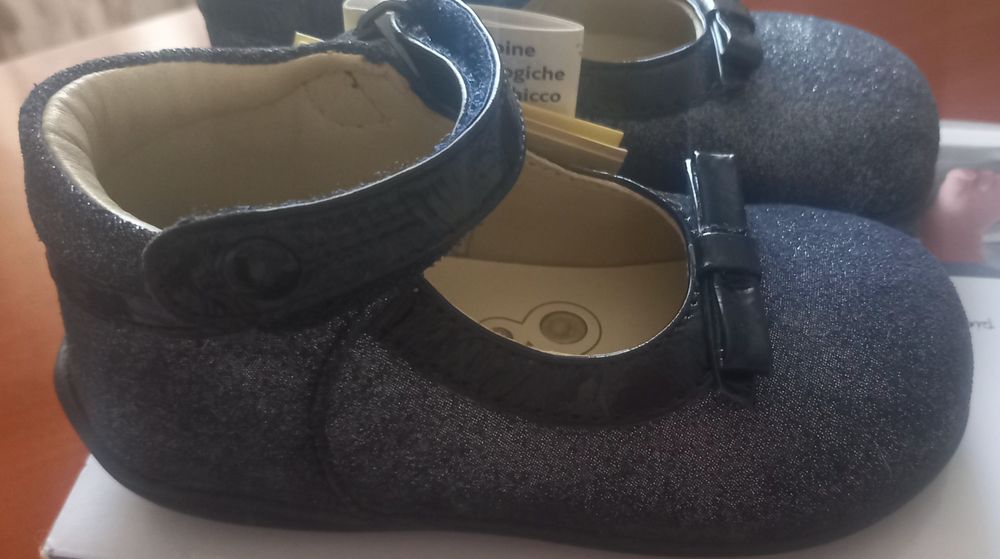 Sapatos de menina/ Chicco