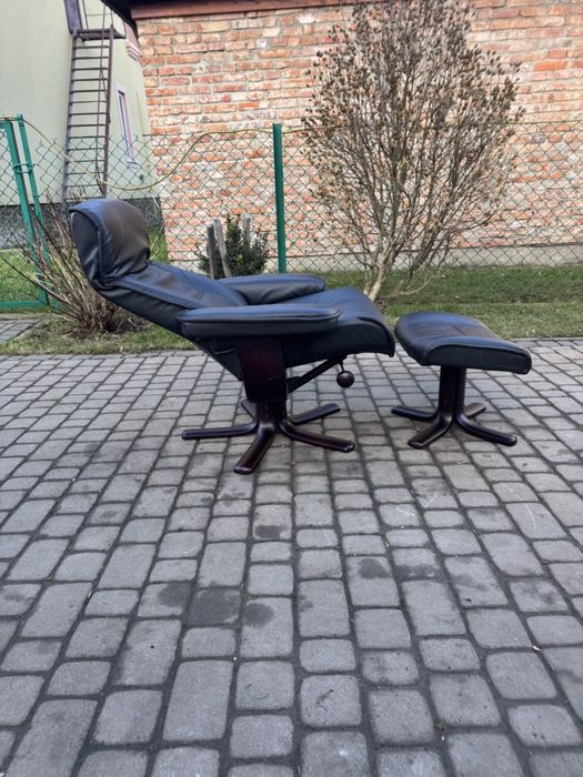 Крісло реклайнер з пуфом шкіряне (00136)