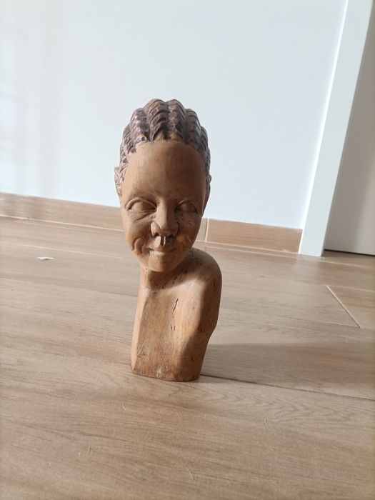 Busto de madeira
