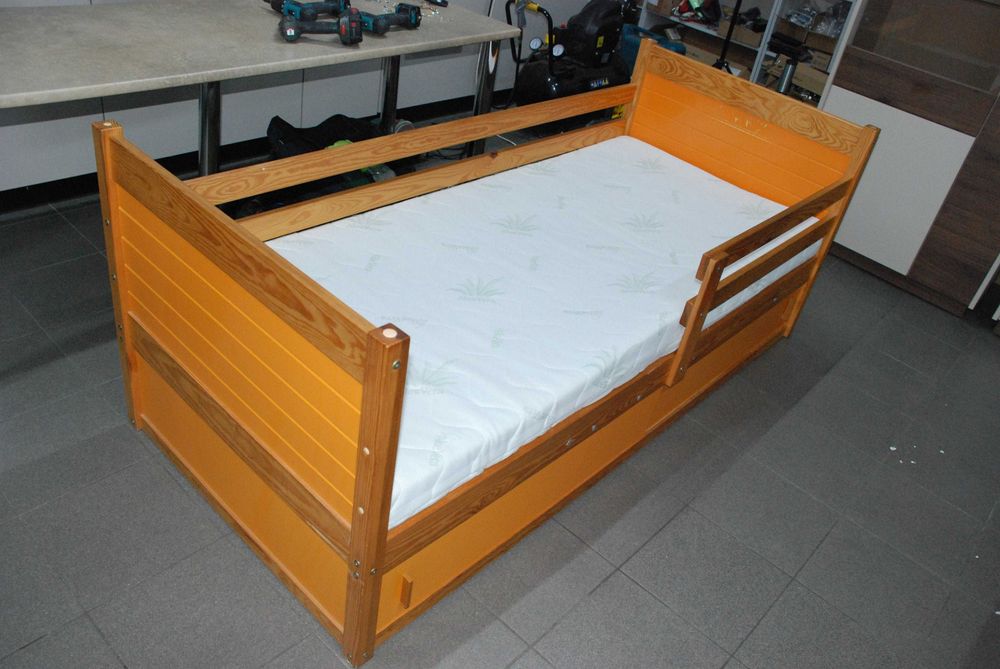 Łóżko z materacem - używane - stan dobry +