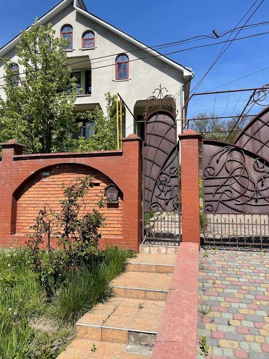 Продається будинок в смт. Тересва