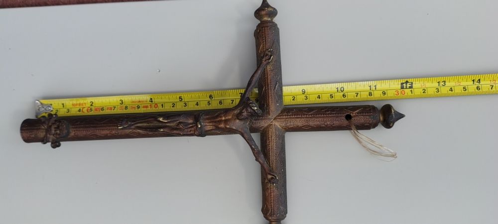 Krucyfiks relikwiarzowy XIXw