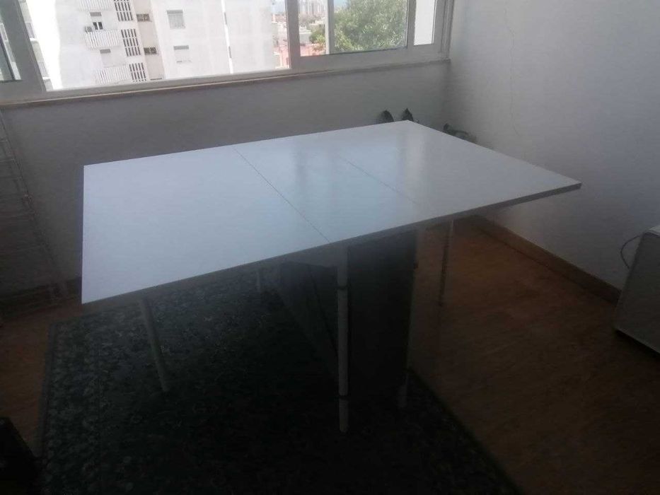 Mesa Ikea Kallhäll + 2 cadeiras Frösvi