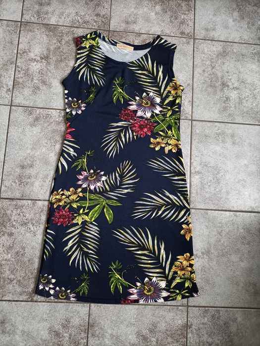 Prosta sukienka  w kwiaty. Only  fashion