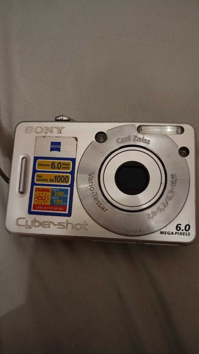 Цифровий фотоапарат sony  6.0