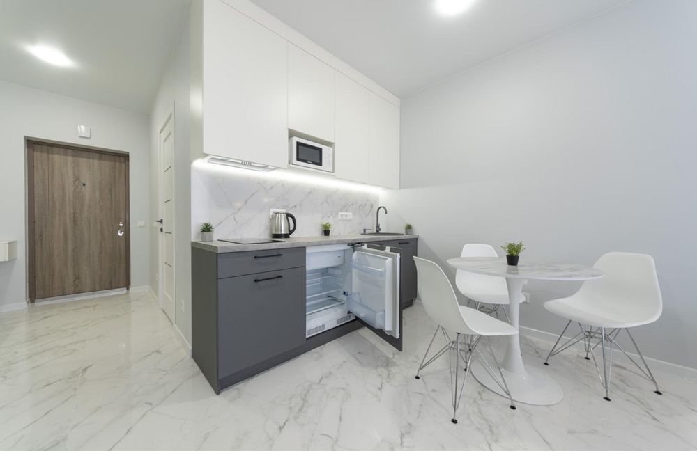 Подобово, за 5 хв. від метро, затишна студія, у будинку з Генератором.