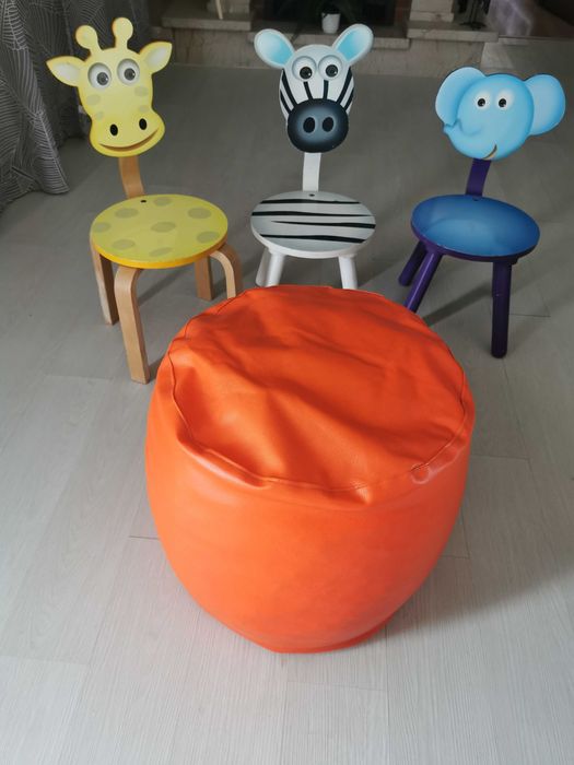 Brinquedos e mobiliário de criança