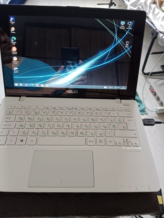 Продам нетбук Asus f200m