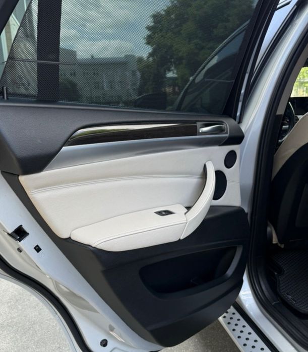 Автомобіль bmw x6 2012