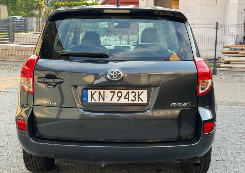 Toyota RAV4 2008 бензин 2.0 VVT-i  4WD Автомат Executive