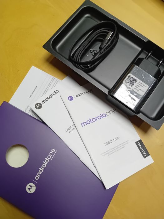 Smartfon Motorola One XT1941-4, 4-64 GB