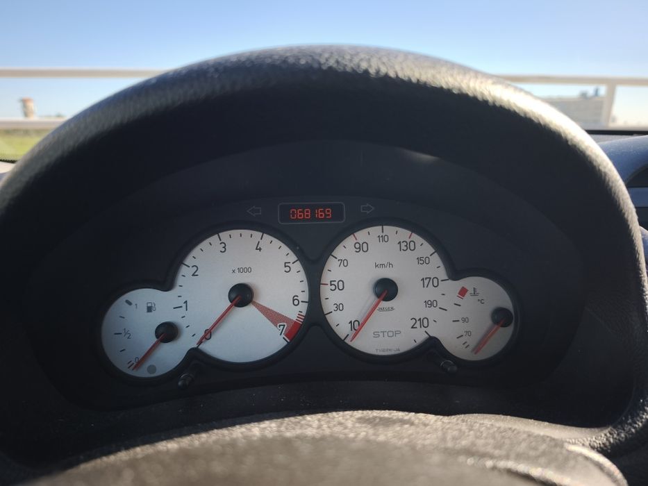 Peugeot 206 1.1 | Versão Black and Silver