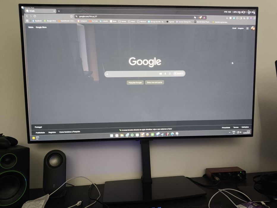 LG OLED C2 48” — 4K OLED 120 Hz