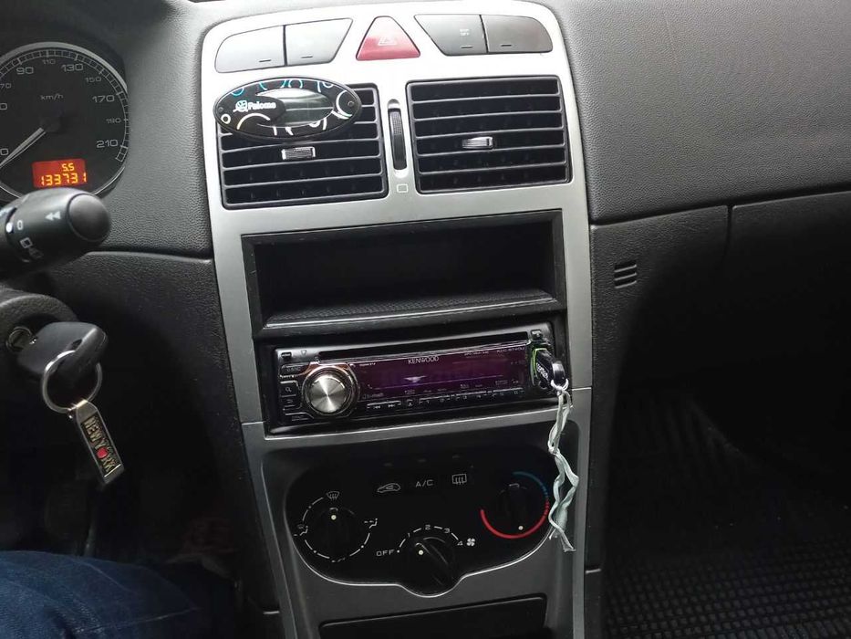Автомобіль Peugeot