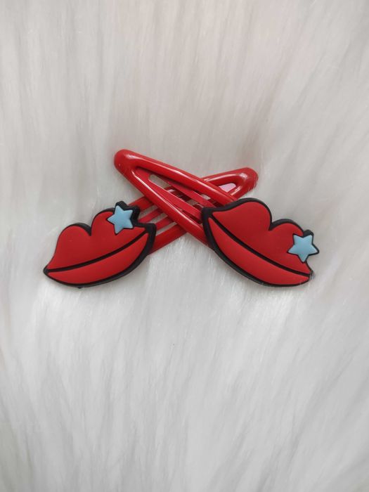 Czerwone spinki usta i gwiazdka lips star