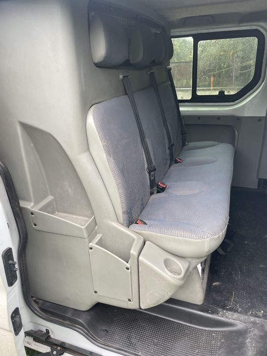 Перегородка сідушками салона Trafic Vivaro Primastar