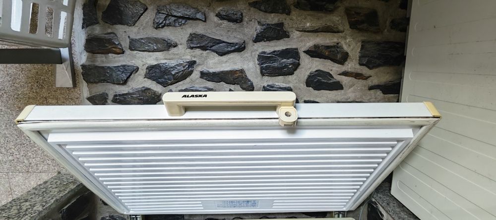 Arca Frigorífica Alaska THC 305 (Horizontal) – Com Cestos