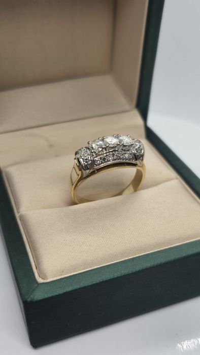 Złoty pierscionek z brylantami 0.84 ct