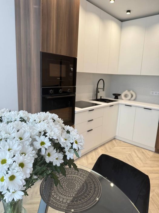 Нова євро2кімнатна квартира біля Центрального парку