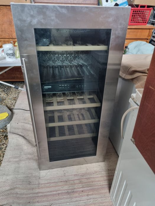 Lodowka chlodziarnia do wina Libherr