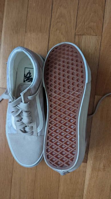 Vans bege sem uso