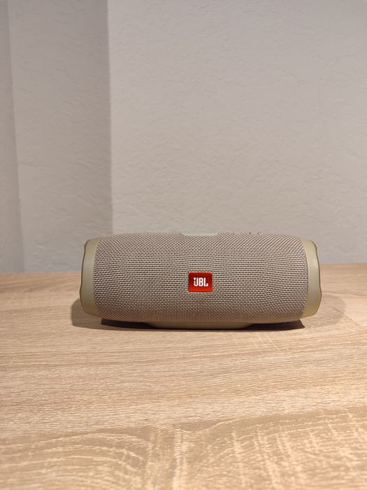 Портативна Bluetooth-колонка JBL Charge 3.