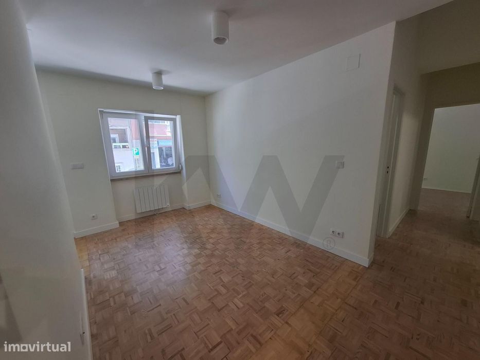 Apartamento t2 para Arrendamento na Av. Columbano Bordalo Pinheiro.