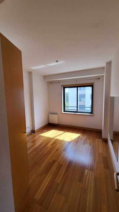 Excelente Apartamento T2 com dois parqueamentos, arrecadação, Alto dos Moinhos, São Domingos de Benfica, Lisboa.