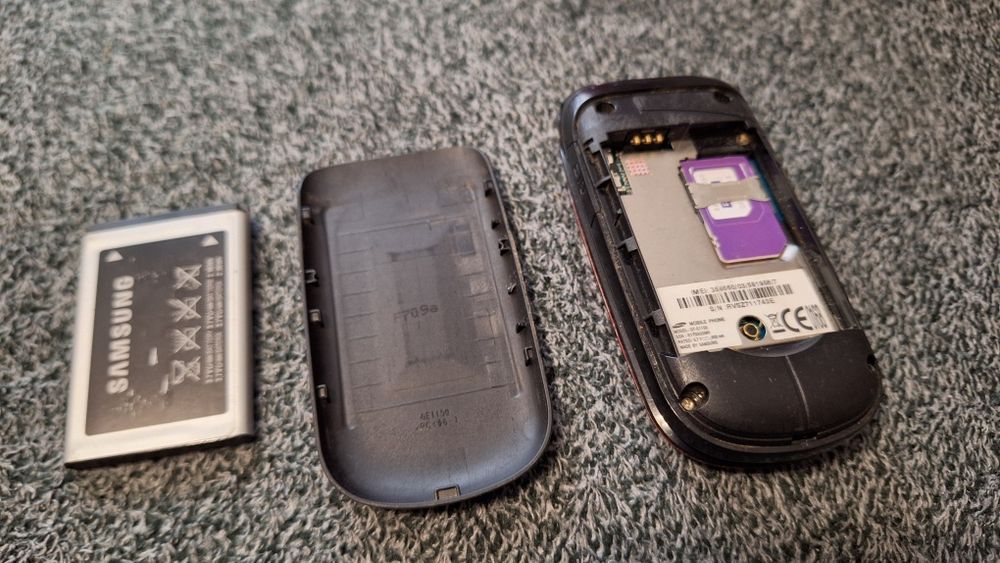 Telefon Samsung GT-E1150 RED Bez simlock! Polskie Menu. + Ładowarka!