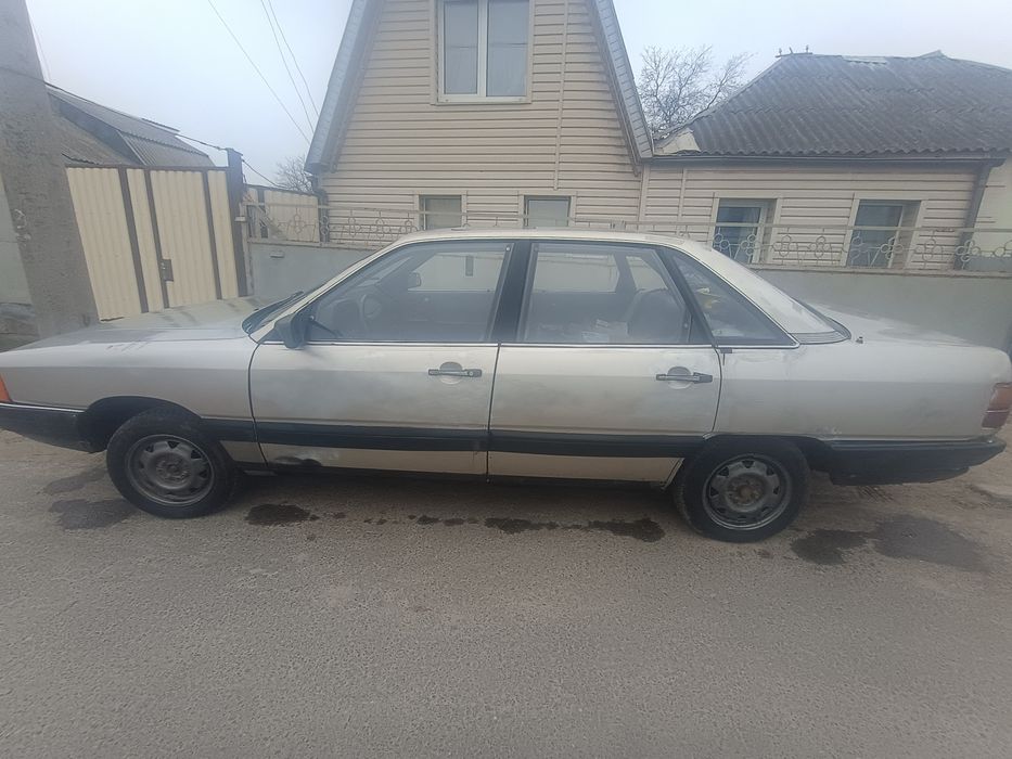 Audi 100 c3  1984р.в. 1.9 газ/бензин