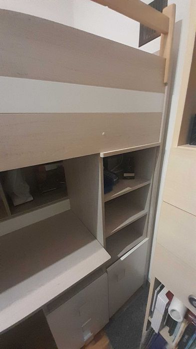 Łóżko piętrowe z biurkiem
