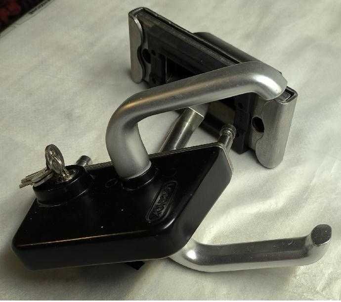 Zamek przemysłowy do bram przesuwnych