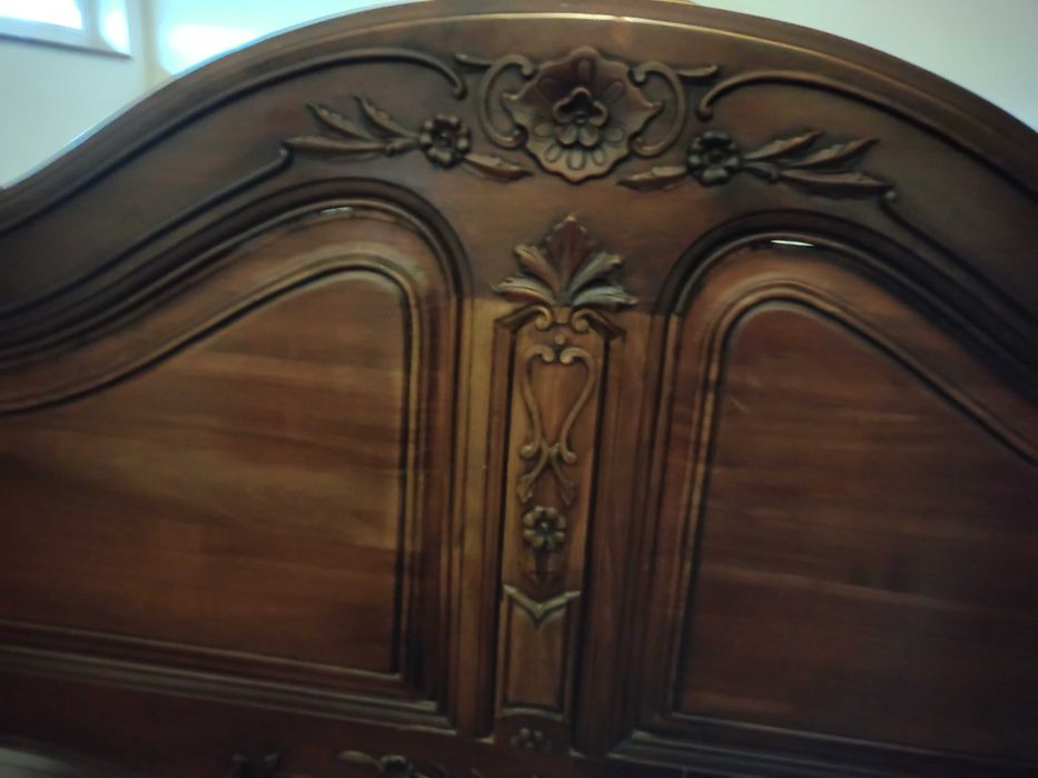 Cama e mesas de cabeceira