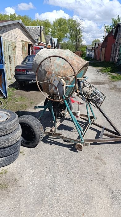 Бетономішалка з причіпним до авто.