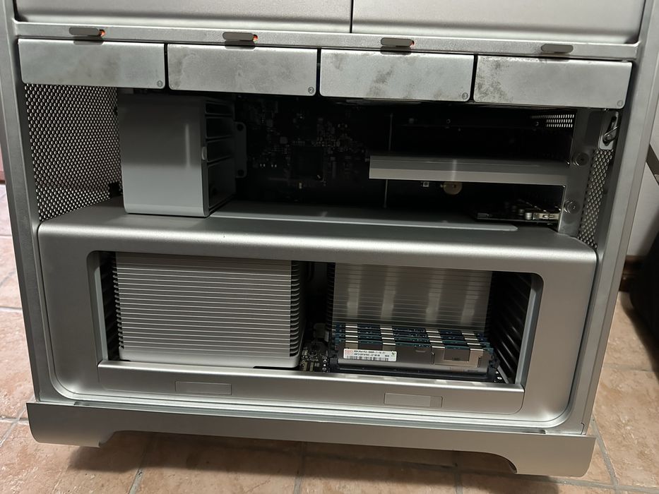 Apple mac pro 5.1 + monitor
